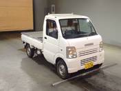 It is a picture of the white suzuki carry  in 2005,First Photo Stock No.Y013741