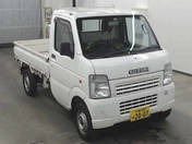 It is a picture of the white suzuki carry  in 2007,First Photo Stock No.Y014347