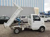 It is a picture of the white suzuki carry dump in 2012,First Photo Stock No.Y016636