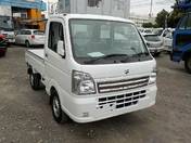 It is a picture of the white suzuki carry truck in 2017,First Photo Stock No.Y016997