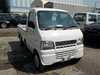 It is a picture of the white suzuki carry truck in 2002,Sub Photo 0 Stock No.Y017324