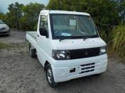 It is a picture of the white mitsubishi minicab truck in 2001,First Photo Stock No.Y017611