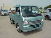 It is a picture of the green suzuki carry truck in 2017,First Photo Stock No.Y017789