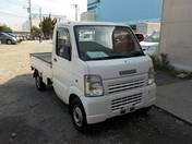 It is a picture of the white suzuki carry  truck in 2002,First Photo Stock No.Y018037