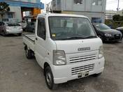 It is a picture of the white suzuki carry truck in 2003,First Photo Stock No.Y018235