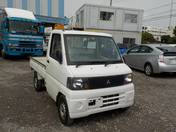 It is a picture of the white mitsubishi minicab truck in 2002,First Photo Stock No.Y018300
