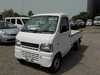 It is a picture of the white suzuki carry truck in 2002,Sub Photo 1 Stock No.Y018399
