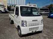 It is a picture of the white suzuki carry truck in 2004,First Photo Stock No.Y019144