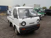It is a picture of the white suzuki carry truck in 1992,First Photo Stock No.Y019907