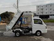 It is a picture of the white mitsubishi minicab dump in 2014,First Photo Stock No.Y020067