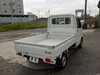It is a picture of the white suzuki carry truck in 2006,Sub Photo 2 Stock No.Y020118
