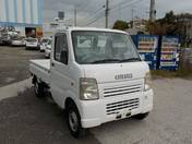 It is a picture of the white suzuki carry truck in 2006,First Photo Stock No.Y020118