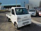 It is a picture of the white suzuki carry truck in 2006,First Photo Stock No.Y020147