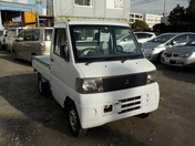 It is a picture of the white mitsubishi minicab truck in 2001,First Photo Stock No.Y020936