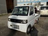 It is a picture of the white mitsubishi minicab truck in 2001,Sub Photo 1 Stock No.Y020936