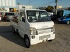 It is a picture of the white suzuki carry truck in 2004,Sub Photo 0 Stock No.Y021030