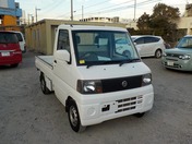 It is a picture of the white nissan clipper  truck in 2004,First Photo Stock No.Y021187