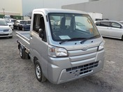 It is a picture of the silver daihatsu hijet truck in 2018,First Photo Stock No.Y021189