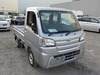 It is a picture of the silver daihatsu hijet truck in 2018,Sub Photo 0 Stock No.Y021189