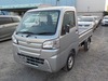 It is a picture of the silver daihatsu hijet truck in 2018,Sub Photo 1 Stock No.Y021189