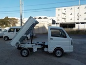 It is a picture of the white suzuki carry dump in 2018,First Photo Stock No.Y021453