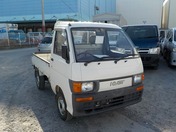It is a picture of the white daihatsu hijet truck in 1994,First Photo Stock No.Y021532