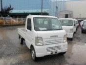 It is a picture of the white suzuki carry truck in 2005,First Photo Stock No.Y021586
