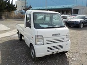 It is a picture of the white suzuki carry truck in 2003,First Photo Stock No.Y021678