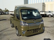 It is a picture of the khaki daihatsu hijet jumbo in 2018,First Photo Stock No.Y021799