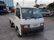 It is a picture of the white daihatsu hijet truck in 1998,First Photo Stock No.Y022105