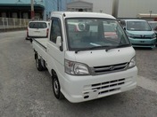It is a picture of the white daihatsu hijet truck in 2005,First Photo Stock No.Y022241