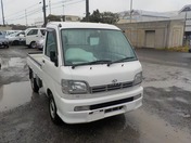 It is a picture of the white daihatsu hijet truck in 1999,First Photo Stock No.Y022315