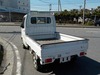 It is a picture of the white suzuki carry truck in 2005,Sub Photo 3 Stock No.Y022431