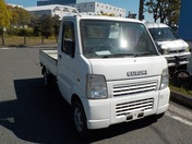 It is a picture of the white suzuki carry truck in 2005,First Photo Stock No.Y022431
