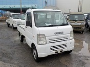 It is a picture of the white suzuki carry truck in 2003,First Photo Stock No.Y022432