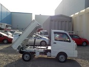 It is a picture of the white suzuki carry dump in 2019,First Photo Stock No.Y022447