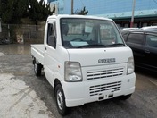 It is a picture of the white suzuki carry truck in 2004,First Photo Stock No.Y022477