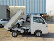 It is a picture of the white daihatsu hijet dump in 2019,First Photo Stock No.Y022509