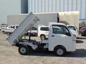 It is a picture of the white daihatsu hijet dump in 2019,First Photo Stock No.Y022510