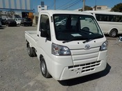 It is a picture of the white daihatsu hijet  truck in 2018,First Photo Stock No.Y022531