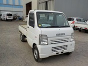It is a picture of the white suzuki carry truck in 2005,First Photo Stock No.Y022684