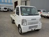 It is a picture of the white suzuki carry truck in 2005,Sub Photo 0 Stock No.Y022684