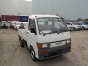It is a picture of the white daihatsu hijet truck in 1995,First Photo Stock No.Y022686