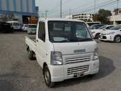 It is a picture of the white suzuki carry truck in 2004,First Photo Stock No.Y022721