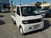 It is a picture of the white nissan clipper truck in 2004,First Photo Stock No.Y022722