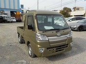It is a picture of the khaki daihatsu hijet jumbo in 2018,First Photo Stock No.Y022723