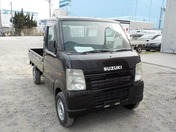 It is a picture of the black suzuki carry truck in 2004,First Photo Stock No.Y022810