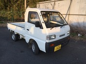 It is a picture of the white suzuki carry truck in 1993,First Photo Stock No.Y022966