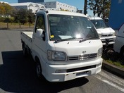 It is a picture of the white daihatsu hijet truck in 2001,First Photo Stock No.Y023121