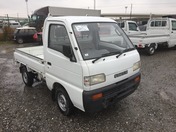 It is a picture of the white suzuki carry truck in 1994,First Photo Stock No.Y023129